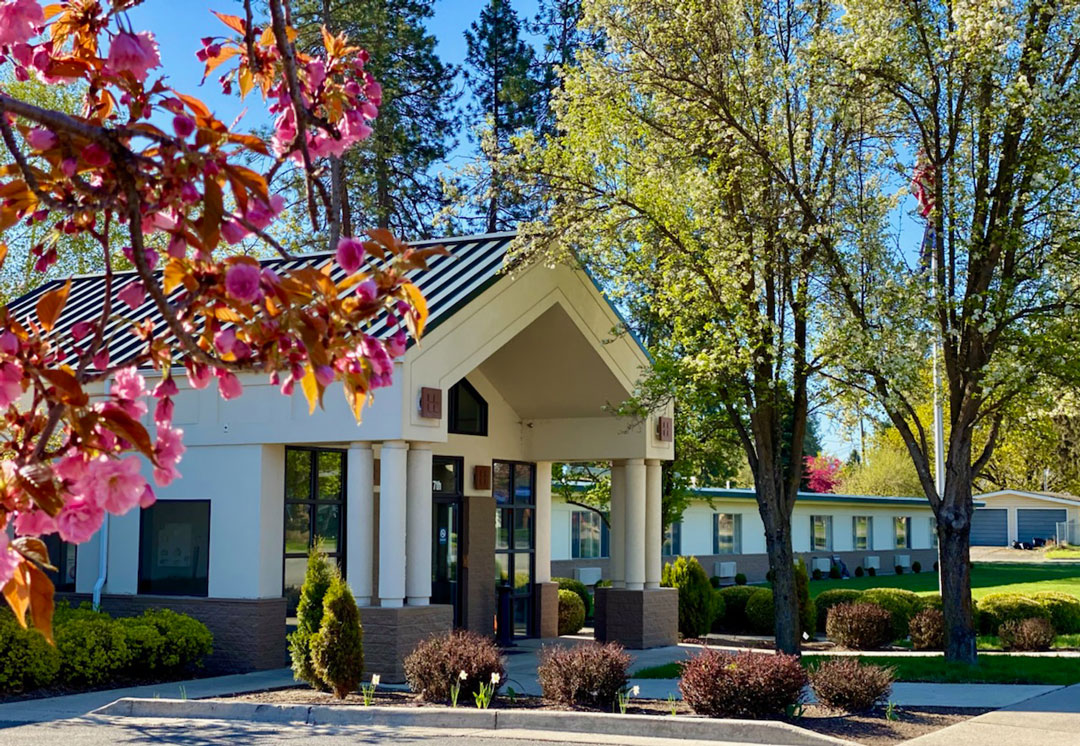 Front entrance of Coeur d&rsquo;Alene Health and Rehabilitation of Cascadia